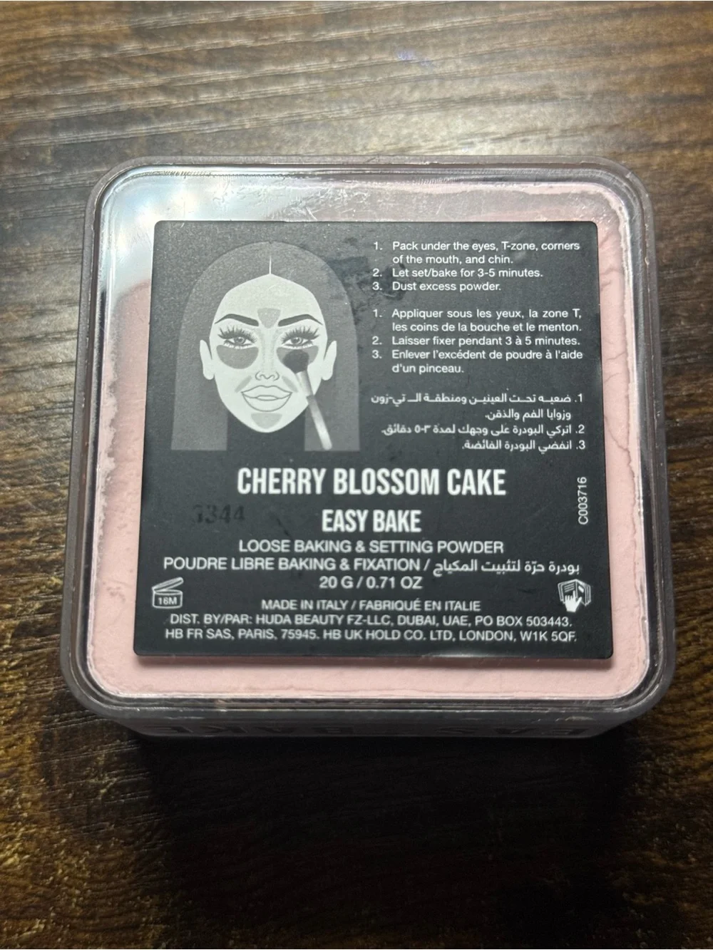 Huda Beauty Easy Bake Loose Baking & Setting Powder cherry blossom